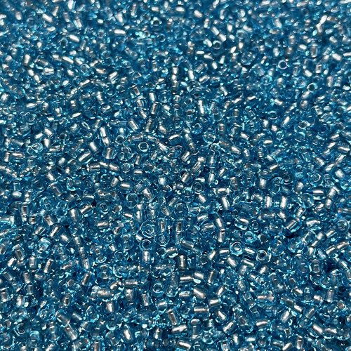 225 g. 2 mm, perles de rocaille, bleu azur.