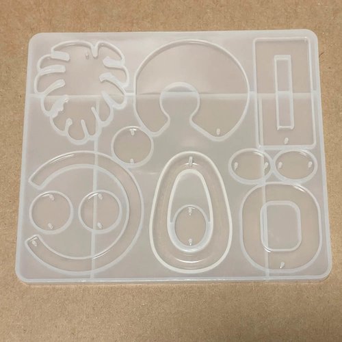 Plaque de moules en silicone. création résine. formes mélangées