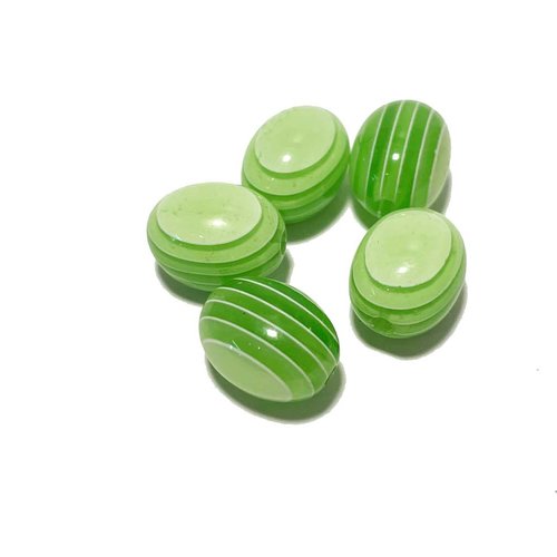 12 mm. 5 perles ovales en plastique, vert