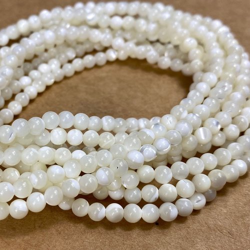 5 mm perle en coquillage blanc, le fil env. 75 p