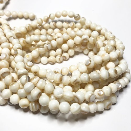 6 mm. perles en coquillage. fil de 60-62 perles.