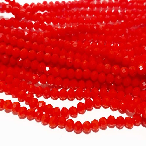 4*3 mm. perles en verre à facettes rouge. fil d'environ 130 perles