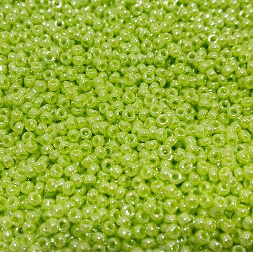 11/0. perles miyuki rocailles vert chartreuse. 10 grammes. colori 0439