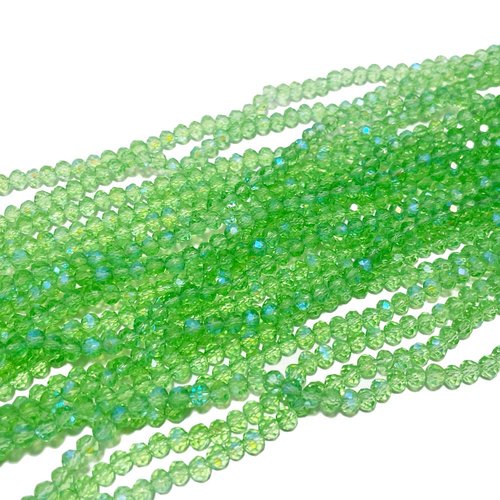 4*3 mm. perles verre à facettes vert clair irisé. 123 p.