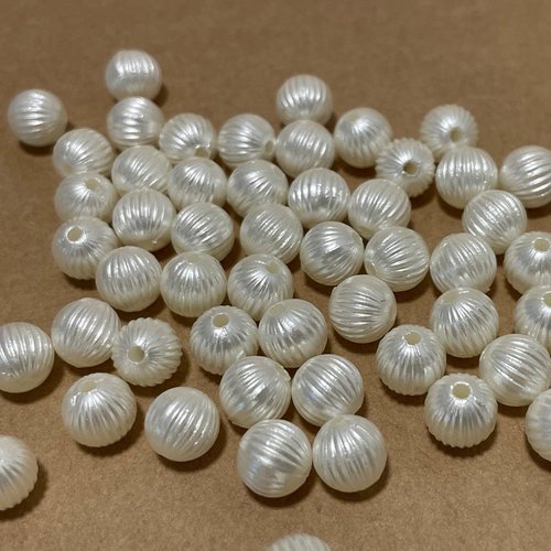 8 mm. 30 perles en plastique abs ivoire. stries
