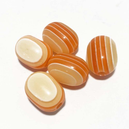 12 mm. 5 perles ovales en plastique, orange acidulé
