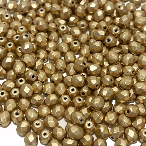 4 mm. 50 perles verre poli au feu à facettes. doré mat