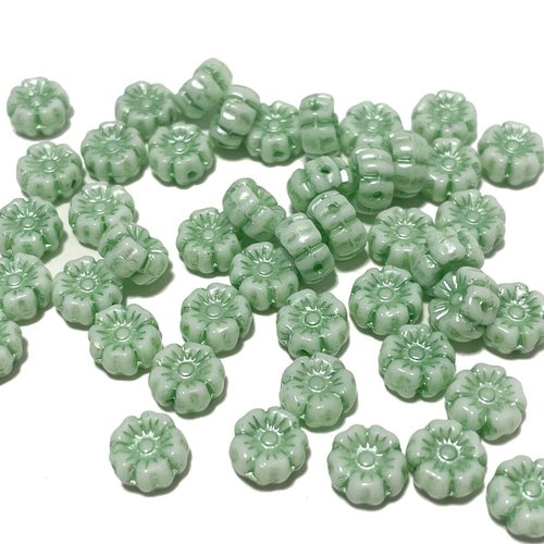 10 perles fleurs à enfiler, 7 mm. vert clair