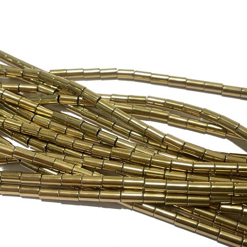 5 mm. perles tubes hématite synthétique doré. fil 80 p