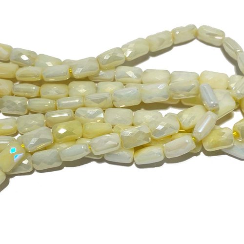 7 *4 mm. 5 perles verre à facettes électroplaqué. rectangle plat, jaune clair