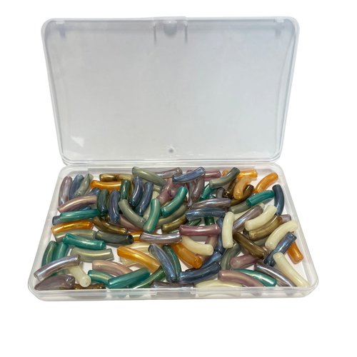Coffret 100 perles tubes courbés acrylique 32 mm. multicolore