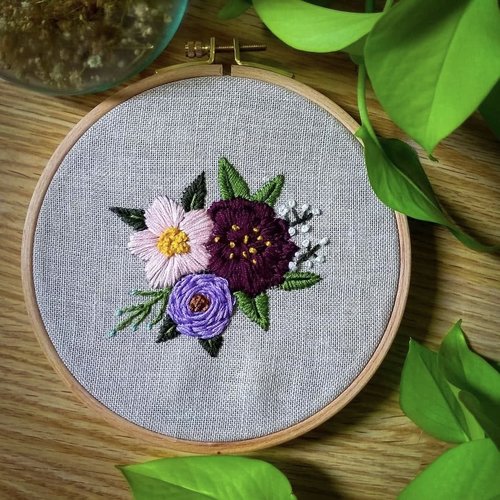 Broderie composition florale