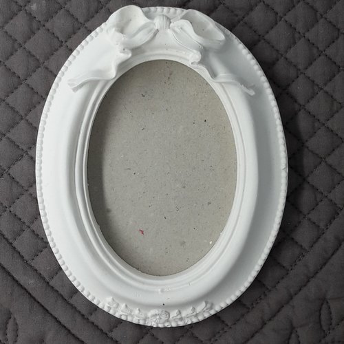 Cadre ovale en plâtre brut a suspendre