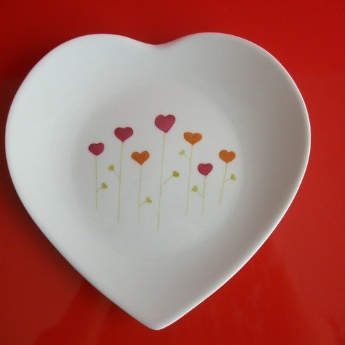 Assiette cœur en porcelaine de limoges : " semi de fleurs cœurs" - cadeau maîtresse - cadeau nounou