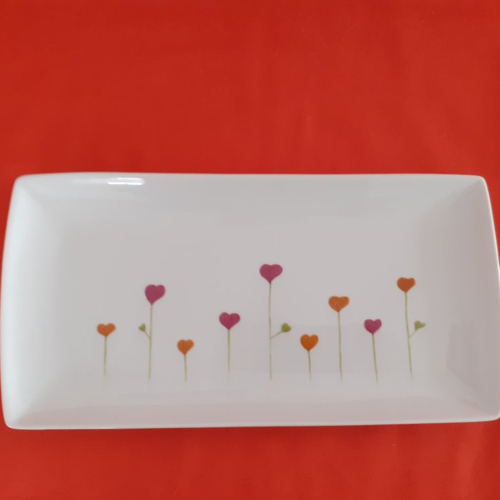 Plat rectangulaire en porcelaine peint à la main de "fleurs cœurs" - cadeau de noël - cadeau maîtresse nounou