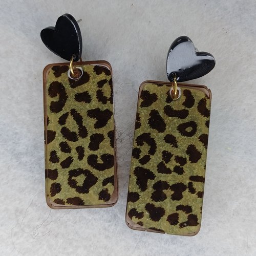 Longues boucles d'oreilles léopard