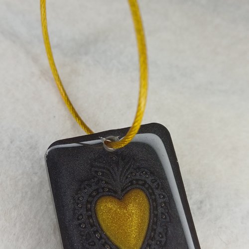 Porte clé ex voto noir et jaune