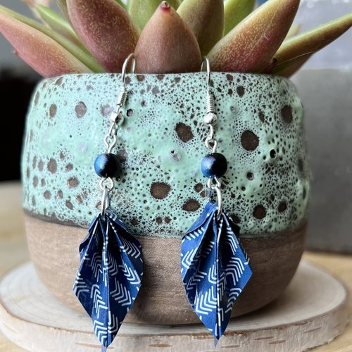 Boucles d'oreilles argentées origami bleu foncé