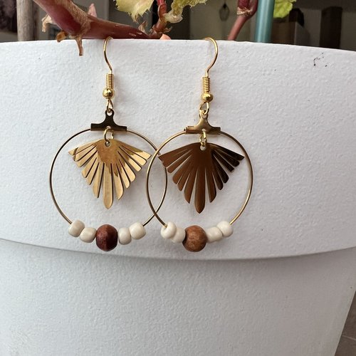 Boucles d'oreille dorées avec perles en bois