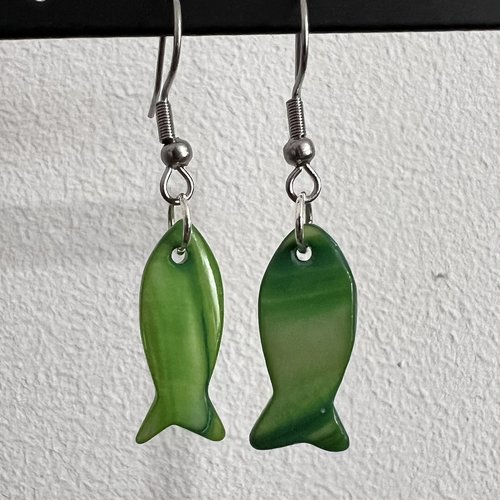 Boucles d'oreille argentées - perles poissons verts
