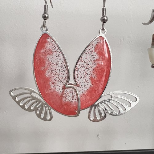 Boucles d'oreilles argentées papillon en résine