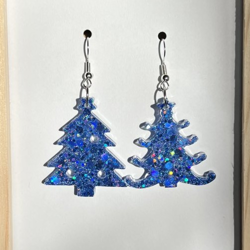 Boucles d'oreilles en résine - sapin paillettes bleues