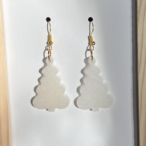 Boucles d'oreilles en résine - sapin blanc irisé