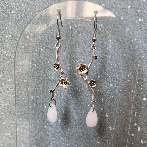 Boucles d’oreilles sakura blanches