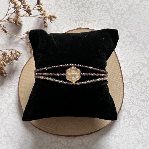 Bracelet fleur et perles roses et pourpres