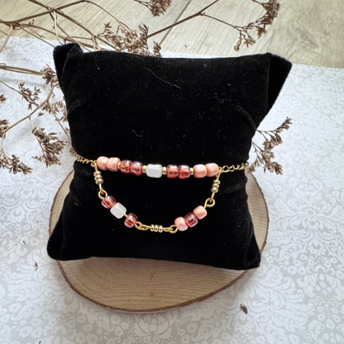 Bracelet doré, perles roses et corail