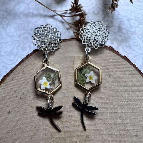 Boucles d'oreilles argentées et dorées fleurs et libellules