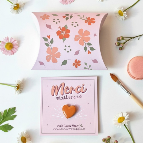 Cadeau maîtresse, boîte + carte merci + pins coeur