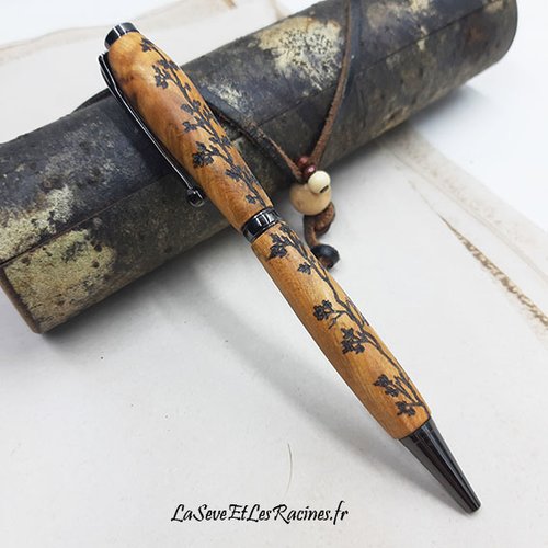 Stylo à bille rechargeable en bois de cerisier- fabrication artisanale