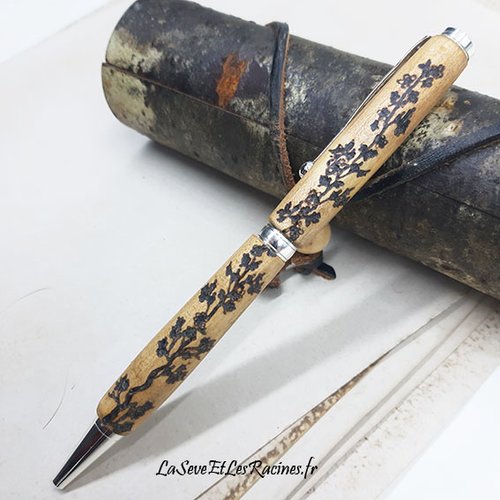 Stylo à bille en bois de hêtre rechargeable - pièce unique artisanale