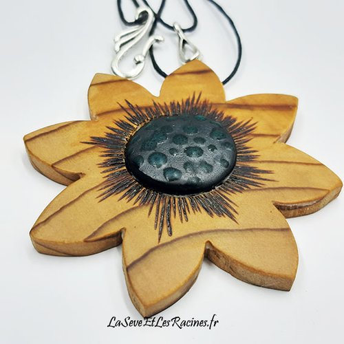 Collier en bois et ceramique noire bleue