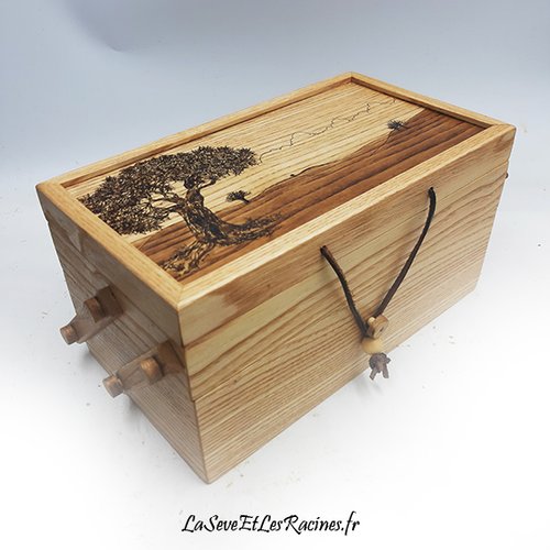 Boîte à bijoux / coffret en bois de châtaignier pyrogravé arbre