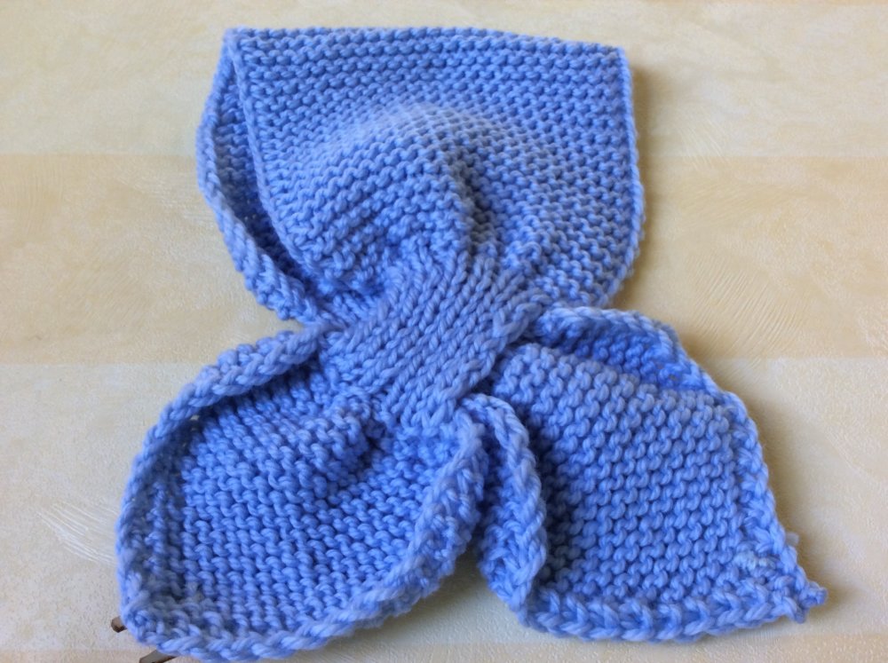 Petite Echarpe Feuille Pour Bebe 6 12 Mois Bleu Clair Un Grand Marche