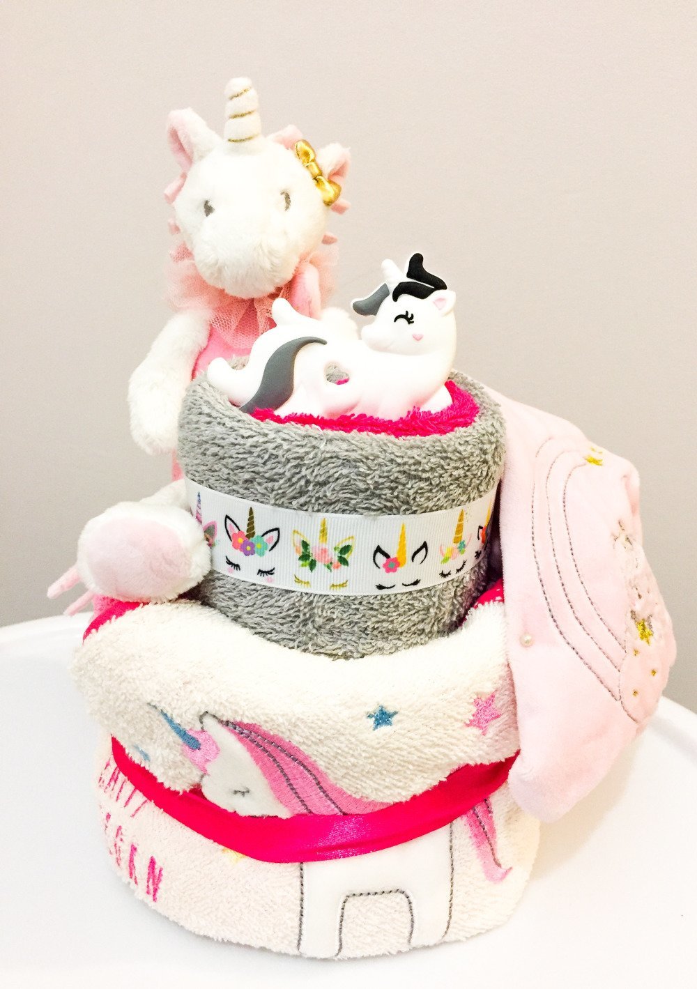 Gateau De Serviettes Licorne Cadeau De Naissance Cadeau Bebe Ton Rose Un Grand Marche