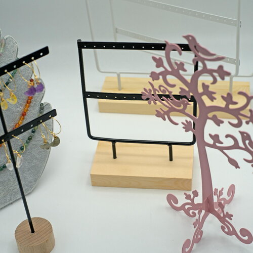 1 petit présentoir pour boucle d'oreille ou collier, divers modèle aux choix