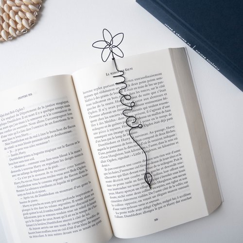 Marque page personnalisé en fil de fer, prénom ou mot avec cœur, accessoire de livre unique, cadeau personnalisable maitresse, handmade