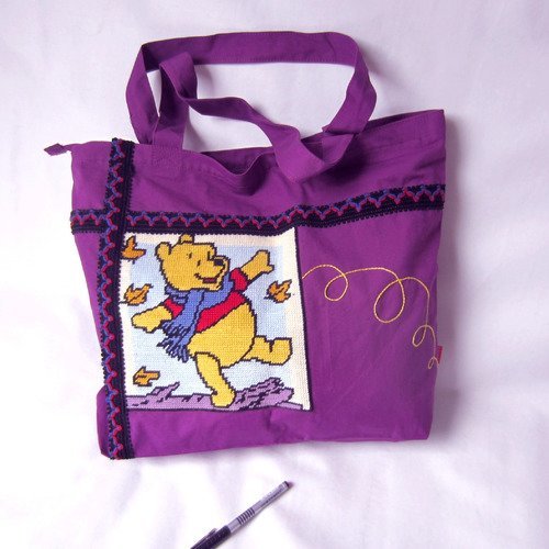 Sac à langer tissu mauve décoré canevas winnie l'ourson
