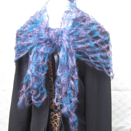 Petite écharpe violette au crochet laine kid mohair