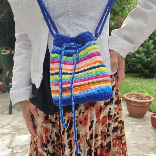 Sac seau fait main multicolore pour l'été