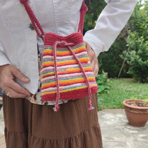 Sac seau fait main multicolore pour l'été