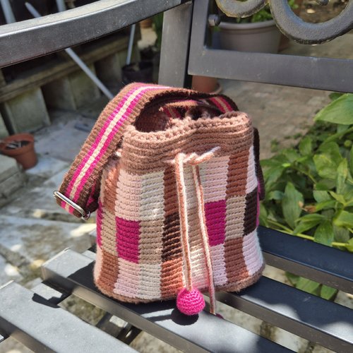 Sac seau tissé à la main au crochet façon sac wayuu