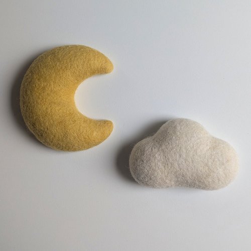 Lune et nuage en laine feutrée – décoration murale chambre d’enfant (lot de 2)
