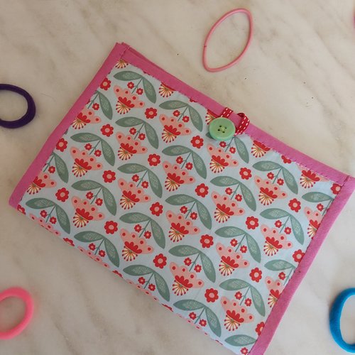 Pochette nomade fillette pour accessoires de coiffure