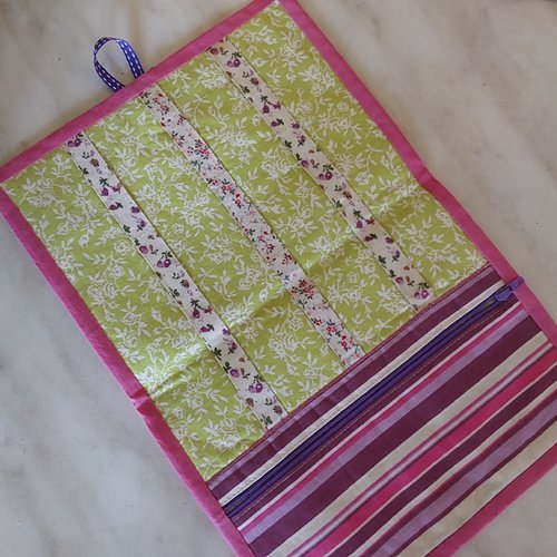 Pochette pour accessoires de coiffure