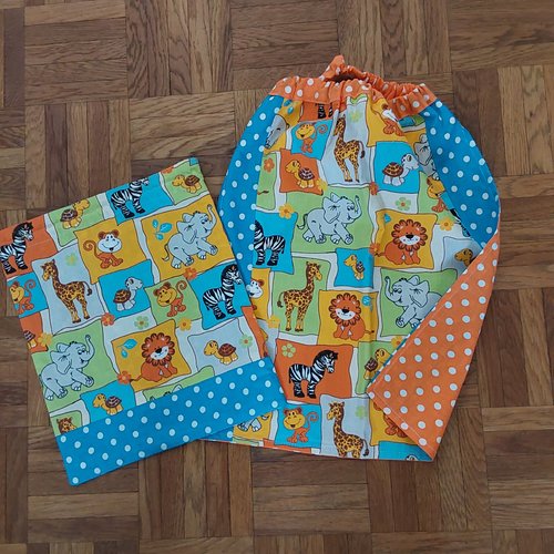 Serviette de cantine élastiquée et pochette assortie