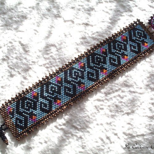 Bracelet manchette multicolore en perles délica avec motifs